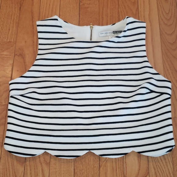 Cropped Scallop Hem Top - Picture 1 of 10